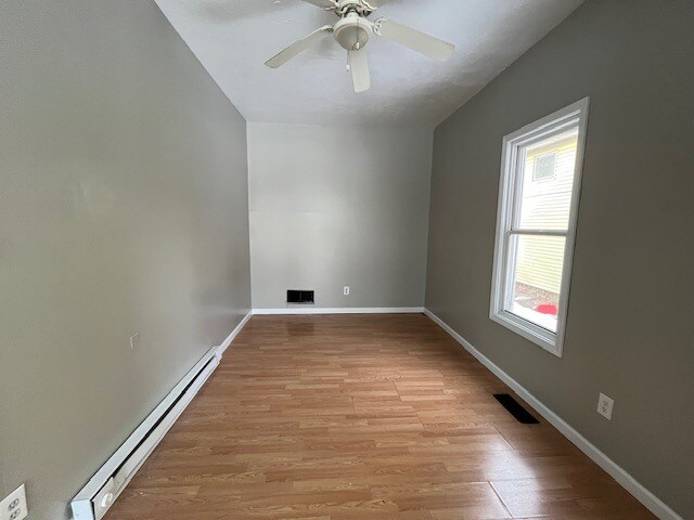 Building Photo - 418 Studebaker St