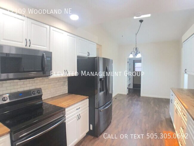 Building Photo - 12109 Woodland Ave NE