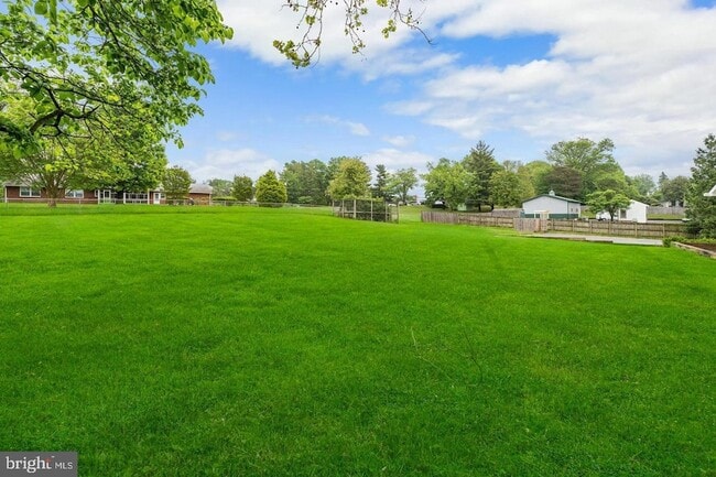 Building Photo - 9201 Rosemont Dr