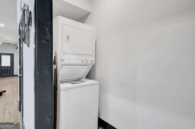 Building Photo - 494 Rockwell St SW