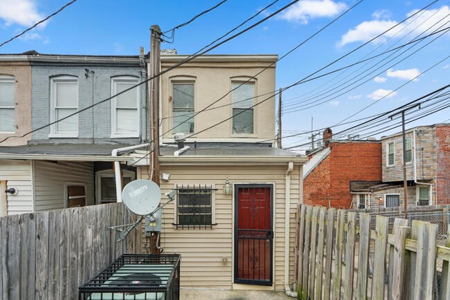 Building Photo - 200 N Glover St