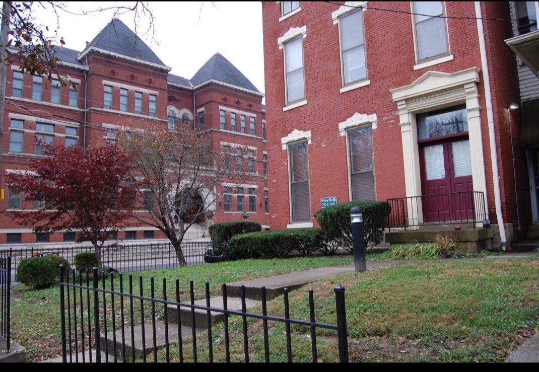 Building Photo - 1210 S Brook St