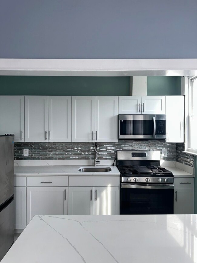 Building Photo - 209 Danforth Ave