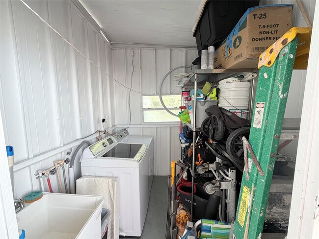 Building Photo - 5221 SW 25th Ave