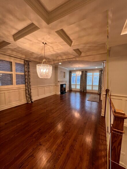 Building Photo - 2042 N Racine Ave