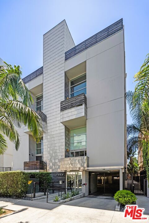 Building Photo - 7062 Hawthorn Ave