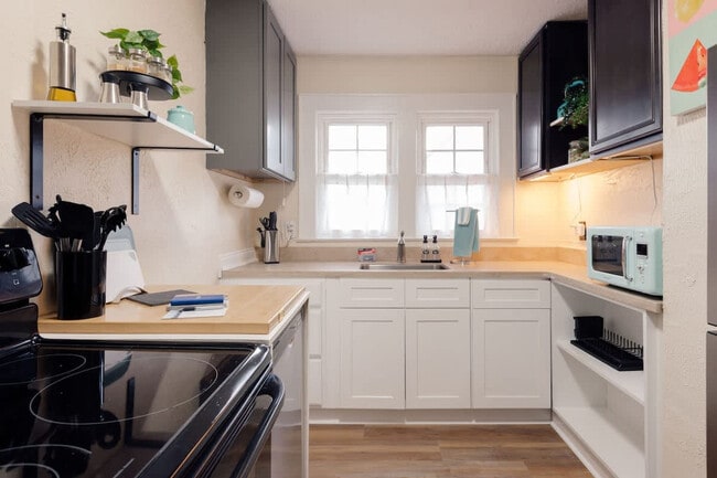 Building Photo - 217 Highland Ave