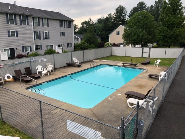 Building Photo - Southern Nashua Townhouse For Lease