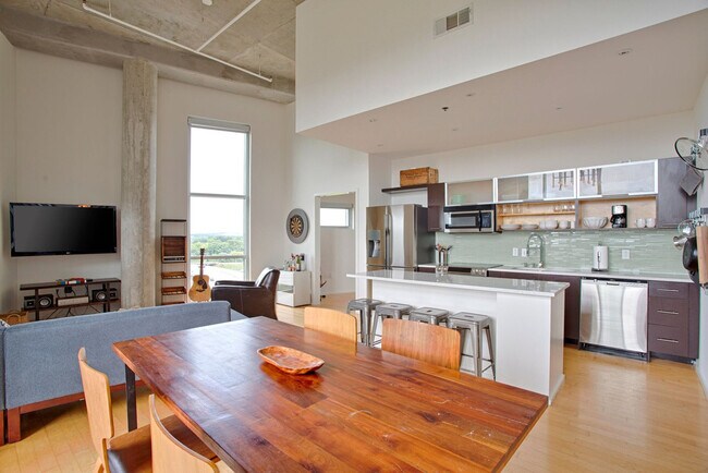 Building Photo - 2115 Yeaman Pl