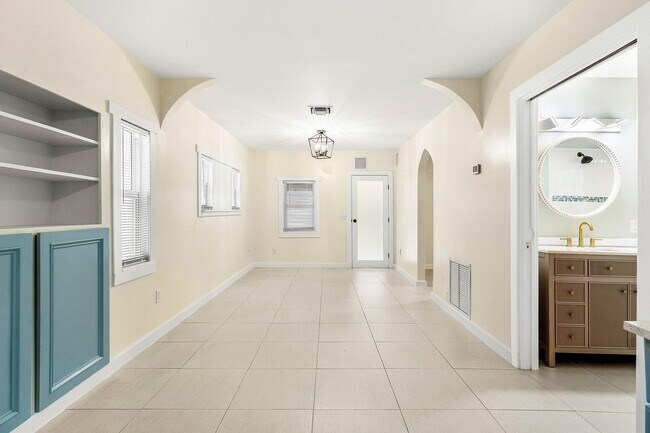 Building Photo - 409 S M St