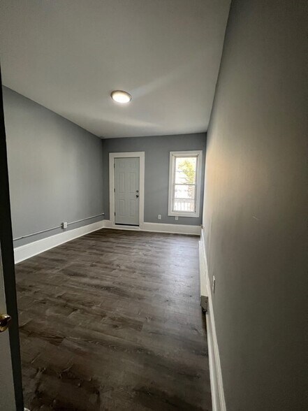 Building Photo - 72 Bloomingdale St