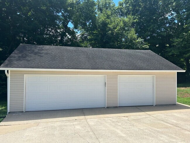 Building Photo - 3721 Lavender Ct
