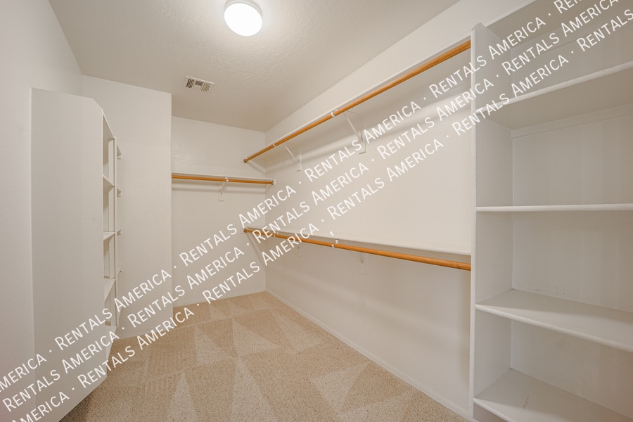 Building Photo - 3854 E Parkview Dr