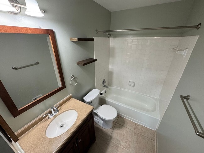 Building Photo - Stunning 4 Bed 2.5 Bath Single-Family Home...