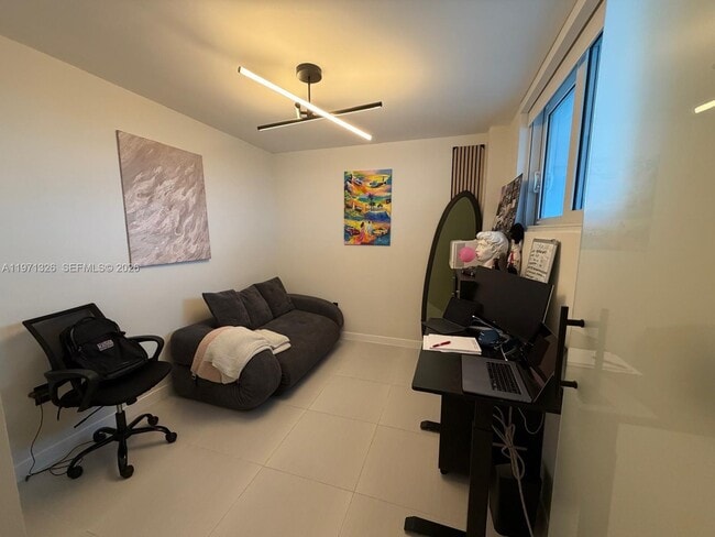 Building Photo - 9821 E Bay Harbor Dr