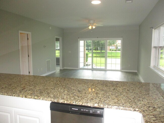 Building Photo - 3923 Gladiola Ct