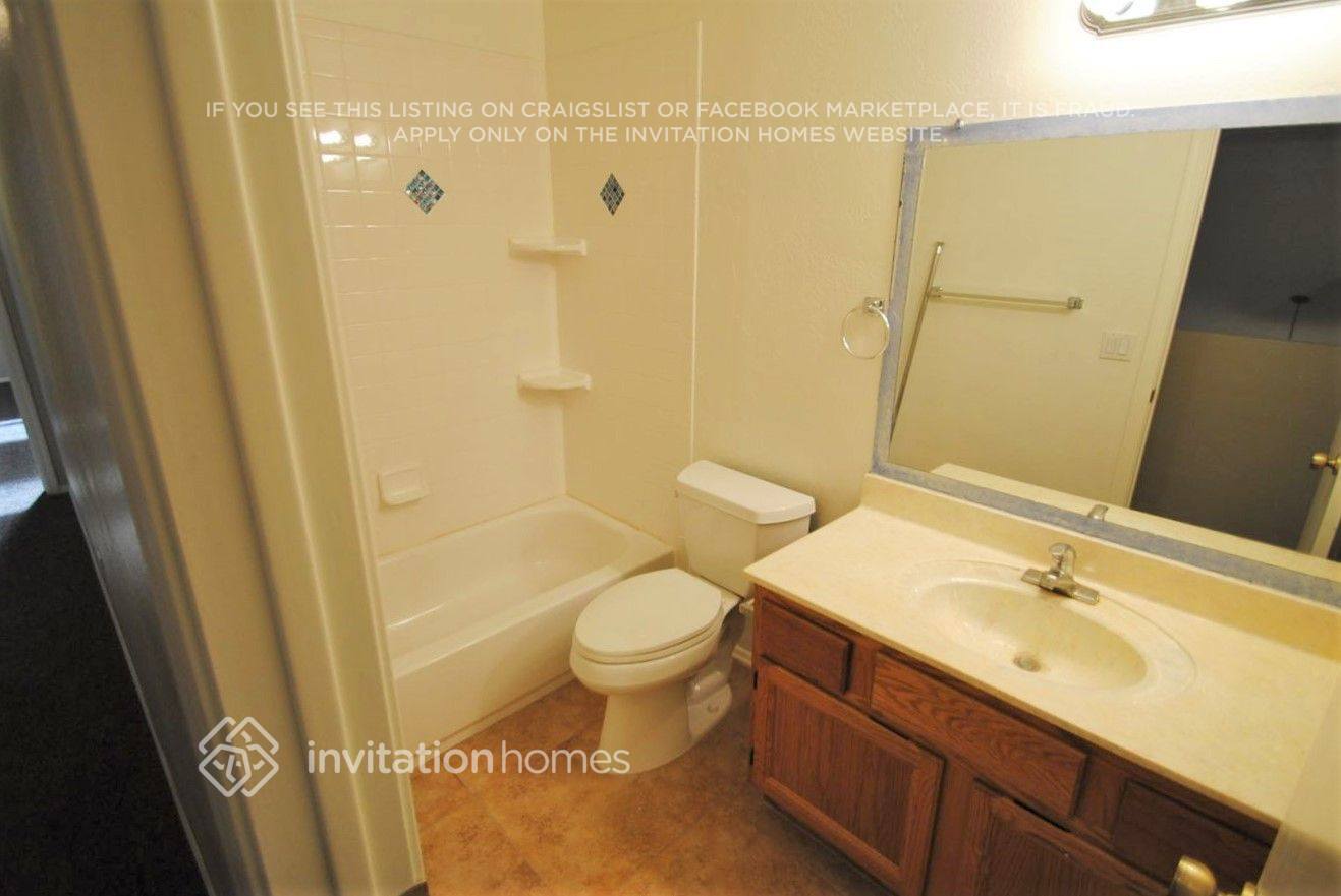 Building Photo - 1541 E Laurel Ave