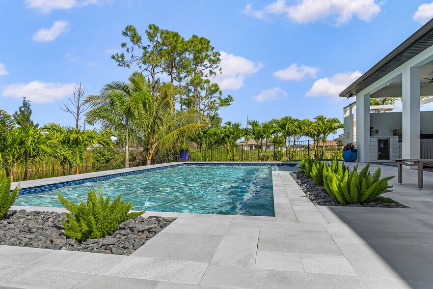 Primary Photo - 2300 NW 23rd Ave