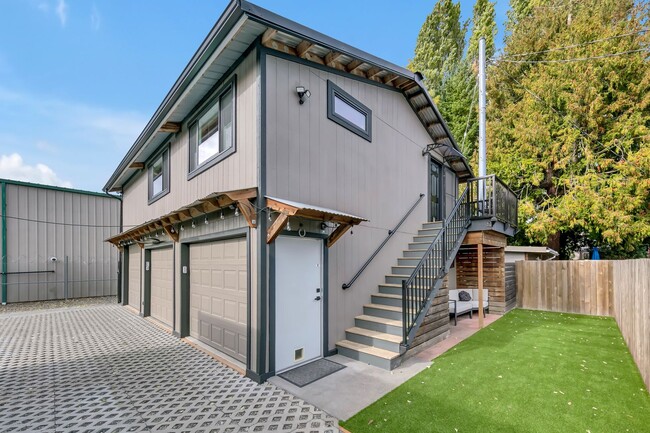 Building Photo - Private ADU available in Burien (garages n...