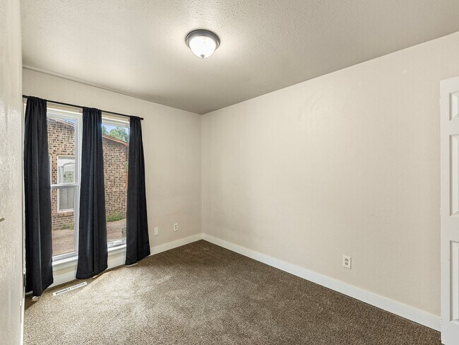 Building Photo - Sumac3041 (MK-LN)