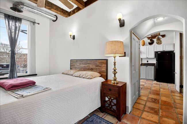 Building Photo - 1010 Allen Ave