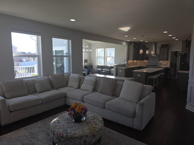 Building Photo - W240N5649 Holly Ct