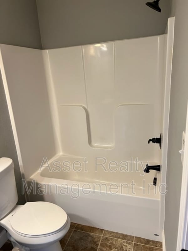 Building Photo - 924 Warrior Hill Dr