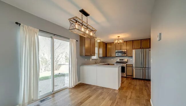 Building Photo - 1609 Lake Pointe Ct