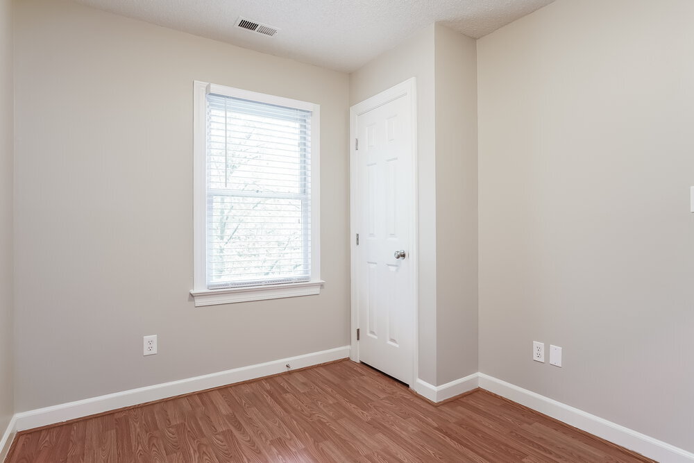 Building Photo - 212 Sleepy Creek Dr
