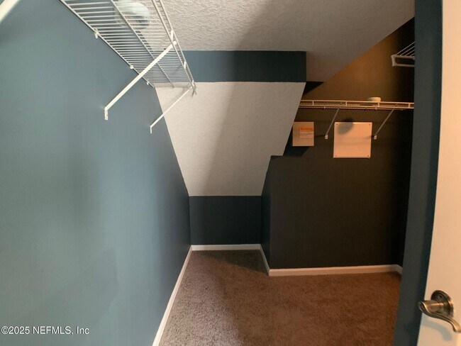 Building Photo - 647 Acorn Chase Dr