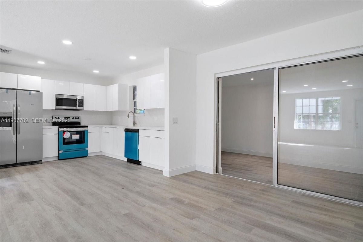 Building Photo - 3745 Piccadilly St