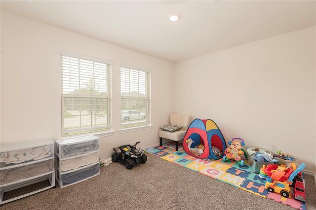 Building Photo - 300 Tadpole Ln