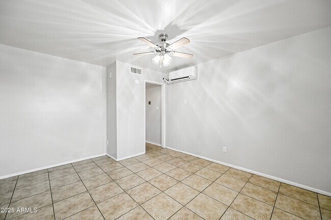 Building Photo - 3025 N 32nd St