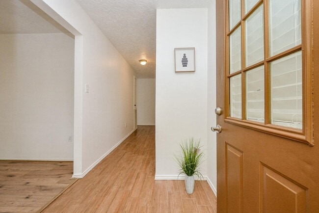 Building Photo - 3315 Honey Creek Dr