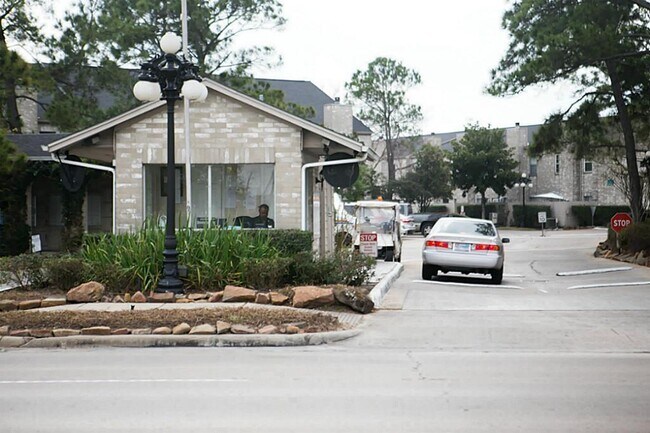 Building Photo - 3098 Holly Hall St