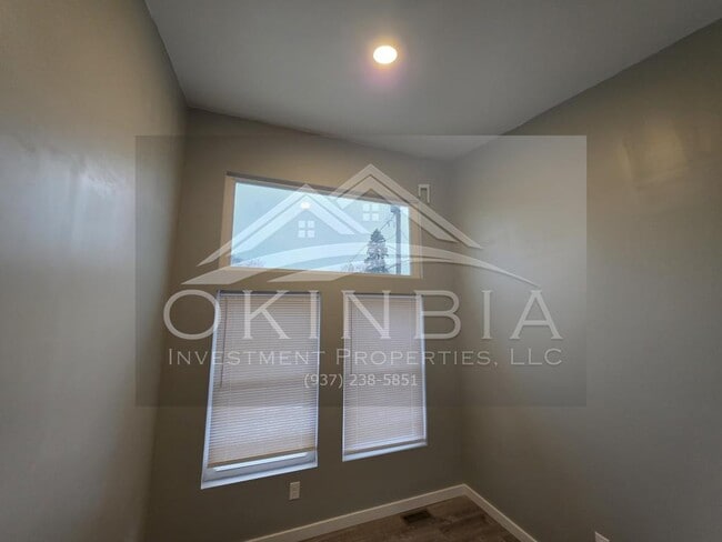 Building Photo - 1038 Rossiter Dr