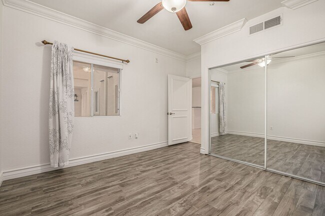 Building Photo - Meridian Guard Gated 2 Bedroom Condo over looking pool!