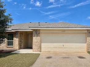 Building Photo - COMING SOON!! 4-Bedroom Home in PaulAnn!!