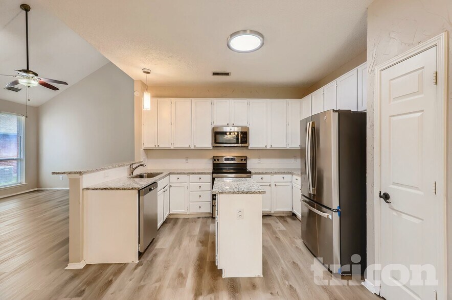 Building Photo - 3409 Bradford Dr