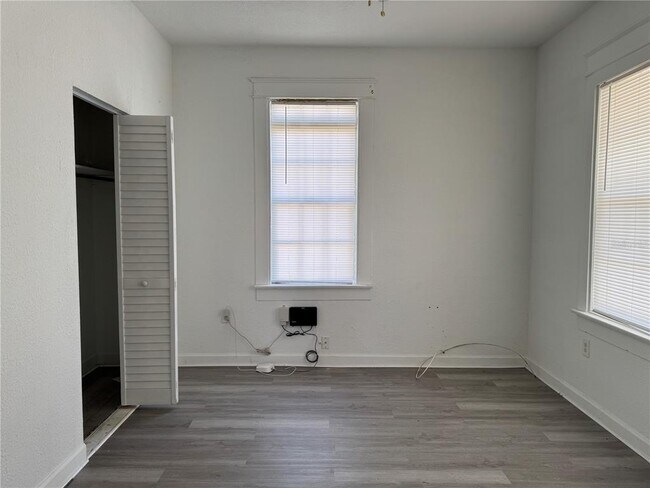 Building Photo - 1022 E 14th Ave