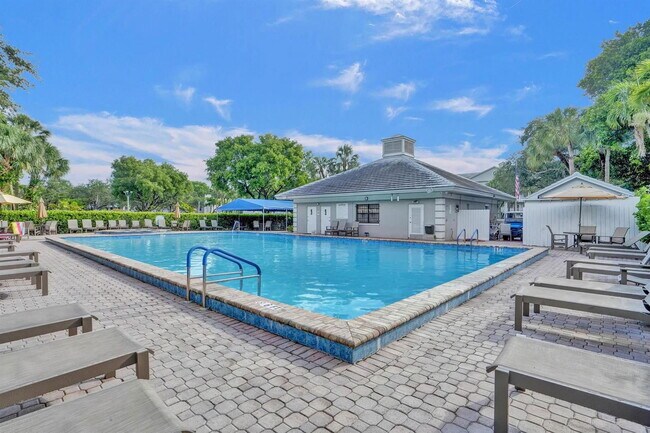 Building Photo - 1526 Whitehall Dr