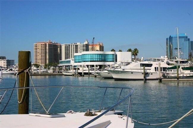 Building Photo - 1350 Main St