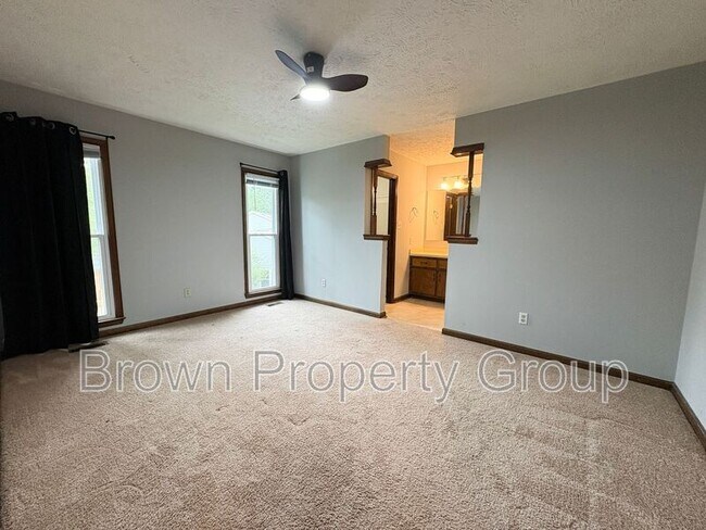 Building Photo - 5960 Laguna Dr