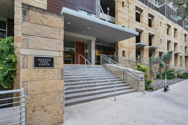 Building Photo - 800 W 5th St