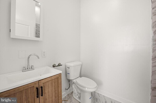 Building Photo - 6012 Ridge Ave