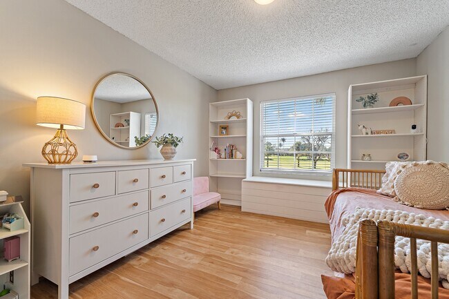 Building Photo - 18213 SE Fairview Cir