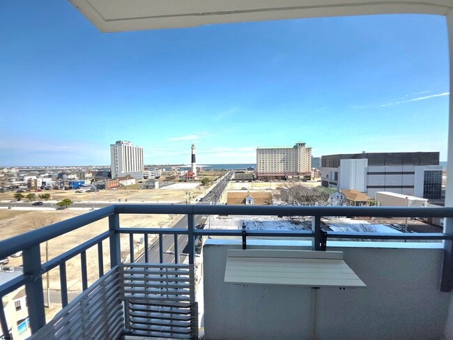 Building Photo - 526 Pacific Ave