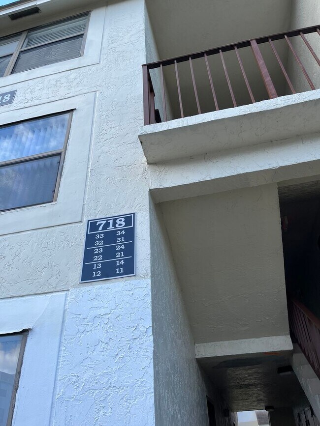 Building Photo - ONE BEDROOM ONE BATHROOM! WATERFRONT COMMU...