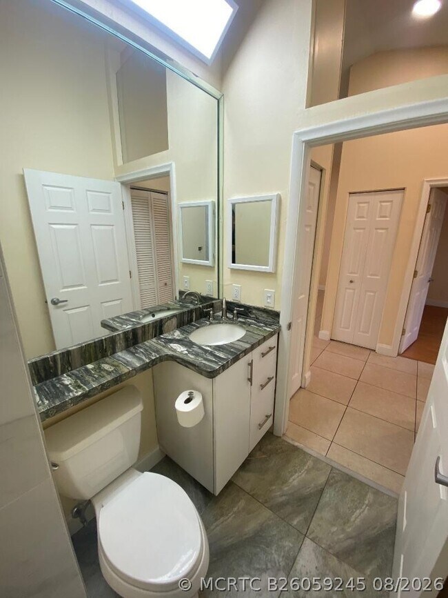 Building Photo - 3090 S Oakland Forest Dr