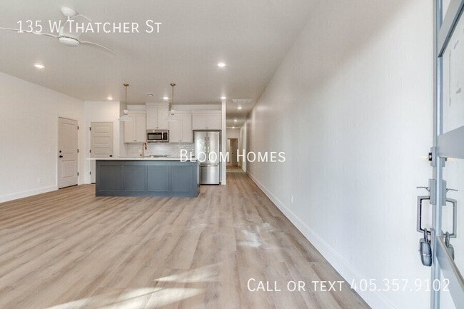 Building Photo - 135 W Thatcher St